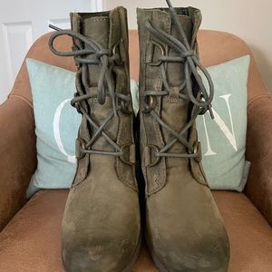 Sorel Wedge Boots NWOT